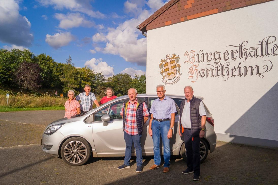 Fahrerteam von links nach rechts: Erika Clemens, Friedhelm Hommes, Peter Diedrich, Josef Zeimetz, Peter Josef Götten, Berni Rein. Foto: Michael Zeimetz