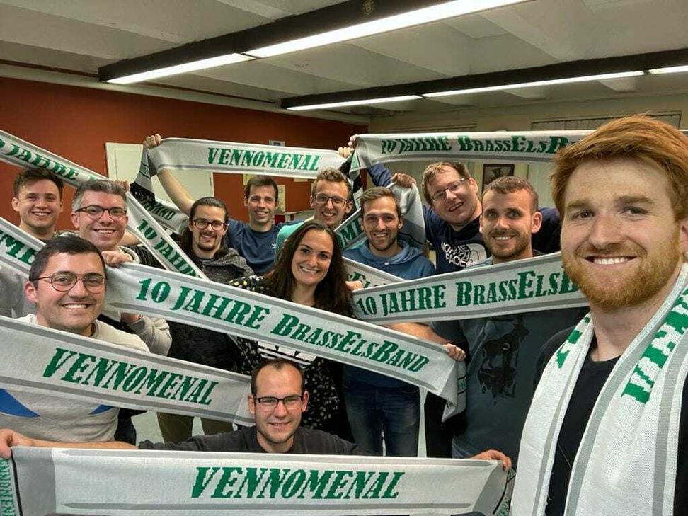 Pünktlich zum zehnten Geburtstag konnte die Band »Vennomenal« wieder ein Konzert geben und leistet eine musikalischen Beitrag zur erfolgreichen spendenaktion »Simmerath hilft«. Foto: Band