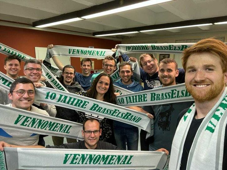 Pünktlich zum zehnten Geburtstag konnte die Band »Vennomenal« wieder ein Konzert geben und leistet eine musikalischen Beitrag zur erfolgreichen spendenaktion »Simmerath hilft«. Foto: Band