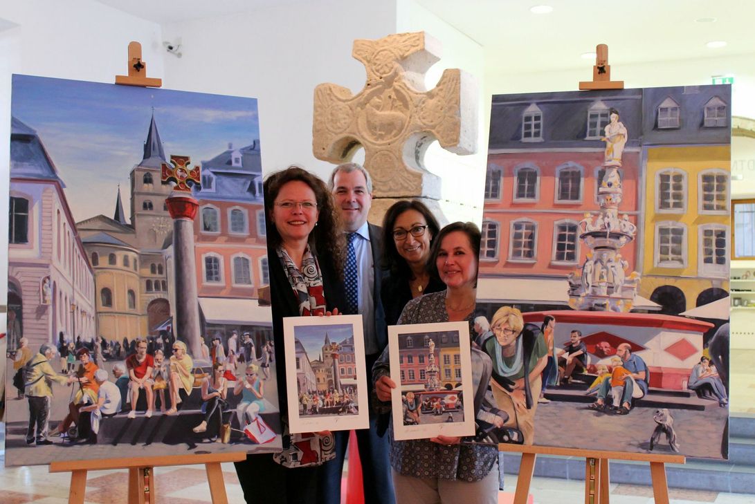 Präsentierten die Kulturaktie 2015 im Stadtmuseum Simeonstift präsentiert (v.l.n.r.): Bärbel Schulte, Hiltrud Zock und Martina Diederich. Foto: FF