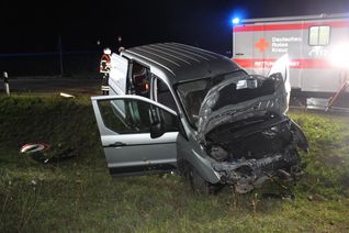 Bei dem Unfall auf der A 64 wurden zwei Männer verletzt. Foto: Polizei