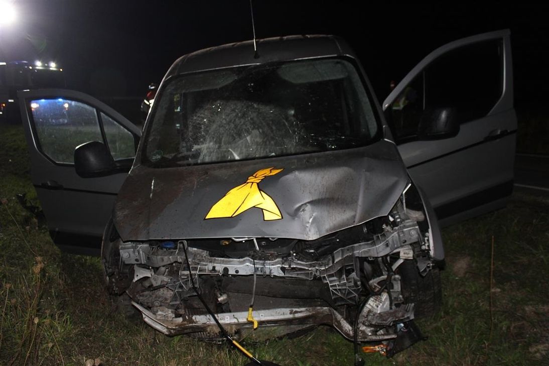 Bei dem Unfall auf der A 64 wurden zwei Männer verletzt. Foto: Polizei