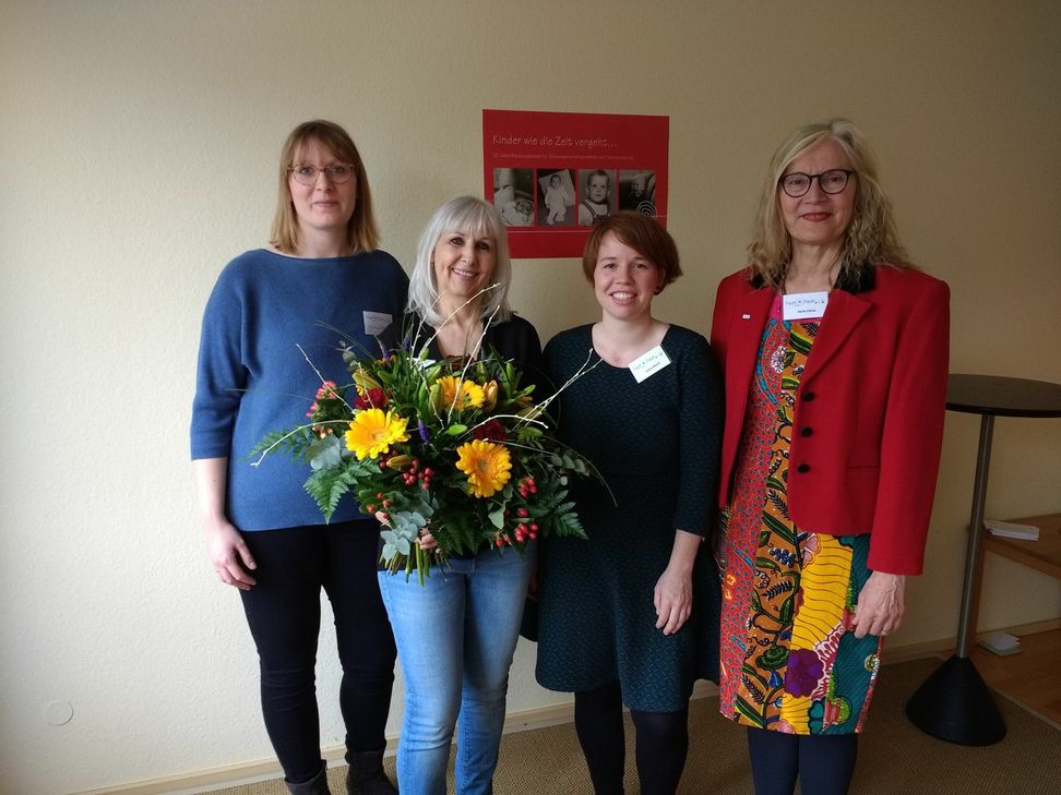 Die Mitarbeiterinnen der Beratungsstelle freuten sich mit den Gästen bei der Jubiläumsfeier über das 20 jährige Bestehen – (v.li.) Kathrin Wegmann, Heike Gerhardt, Laura Morof, Karla Götze. Foto: privat