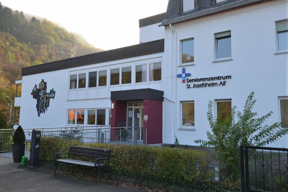 Im Seniorenzentrum "St. Josefsheim" in Alf sind vier Bewohner und sechs Mitarbeiter mit dem Corona-Virus infiziert. Foto: Zender