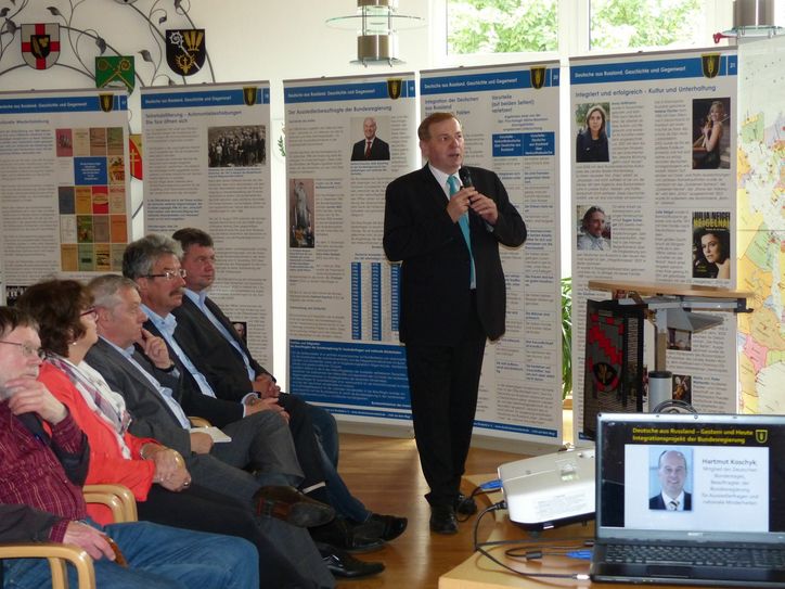 Jakob Fischer wird Interessierten die Ausstellung "Deutsche aus Russland" am 30. Juni, 14.30 Uhr, noch einmal vorstellen.