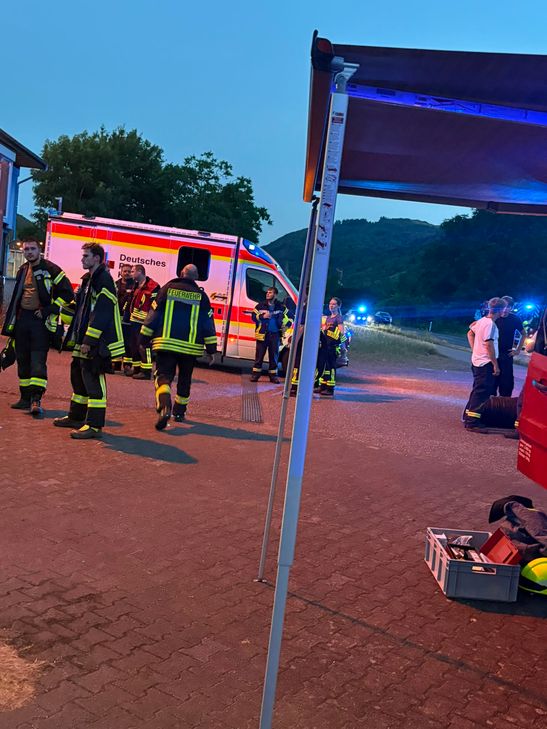 Brand auf Passagierschiff an der Schleuse St. Aldegund.