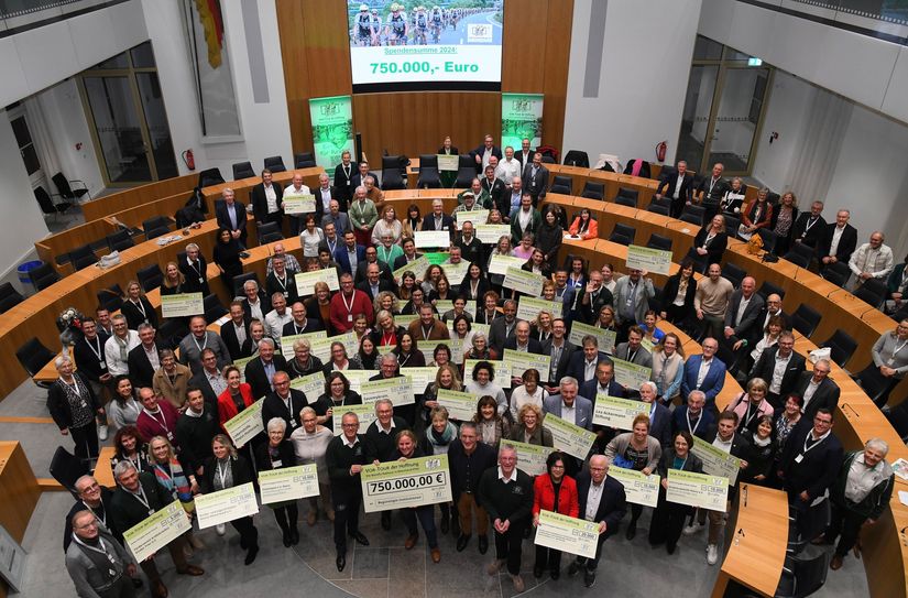 Die Spendensumme von 750 000 Euro wurde Ende letzten Jahres im Mainzer Landtag an Kliniken, Initiativen und Projekte übergeben.