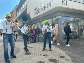 Hardy‘s Jazzband wird wieder mit von der Partie sein, jedoch diesmal »stationär« auf der Bühne am Alten Markt.