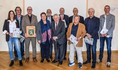 Die Stadt Schleiden stellte das Karikaturenheft »Köpfe der Stadt Schleiden ab 1972« im Schleidener Rathaus vor: v.l.: Kerstin Wielspütz, Bernd Kehren, Ingo Pfennings, Dr. Gudula Meisterjahn-Knebel, Ralf Hergarten, Alois Sommer, Udo Meister, Gregor Micus, Rainer Kehren, Hans Pixa und Marcel Wolter.