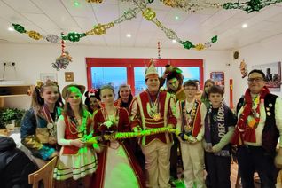 Karnevalistischer Glanz beim Übungsabend: Kripper Jugendprinzenpaar besuchte die Jugendfeuerwehr Remagen