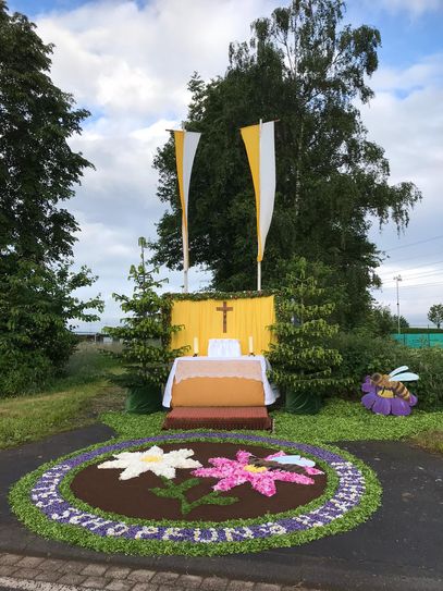 Fronleichnamsaltar in Dünfus.