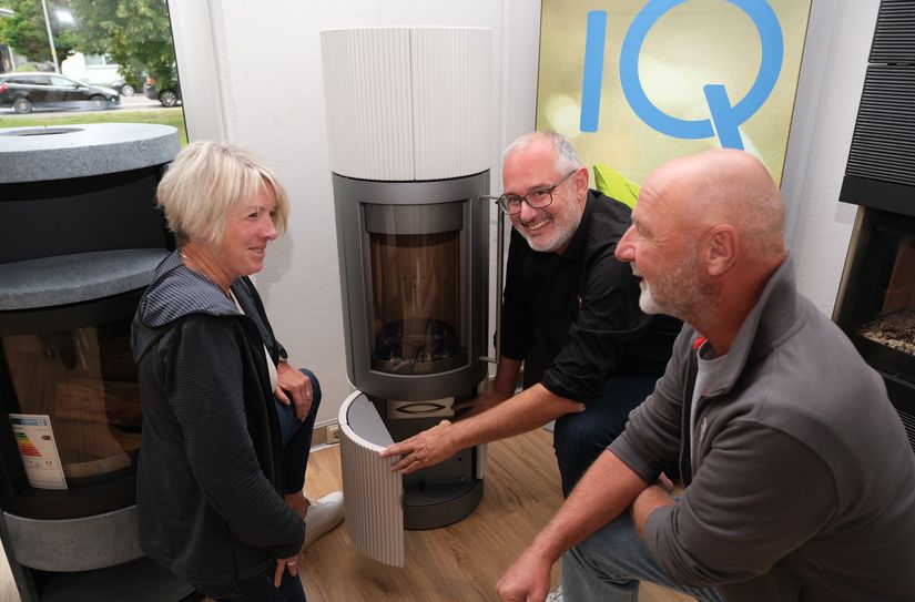 Auch neuartige, mit intelligenter Brenntechnik ausgestattete Öfen werden am Trierer Standort ausgestellt. Die »iQ-Technologie« minimiert menschliche Fehler durch appgesteuerte Messungen.