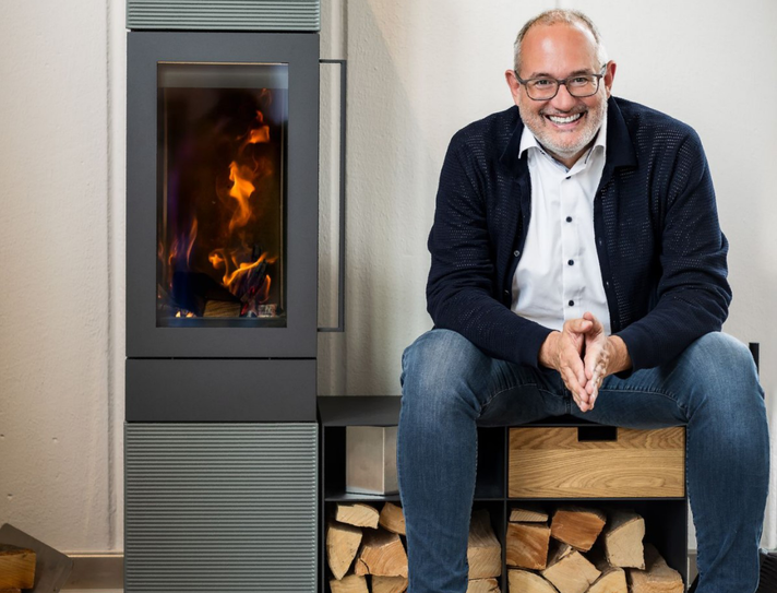 Für Thomas Neises beginnt Verantwortung nicht erst beim Vertrieb von Feuerstellen, sondern bereits bei der Herstellung. Der Fokus liege, so der Trierer, auf Sauberkeit und Minimierung der Feinstaubbelastung.