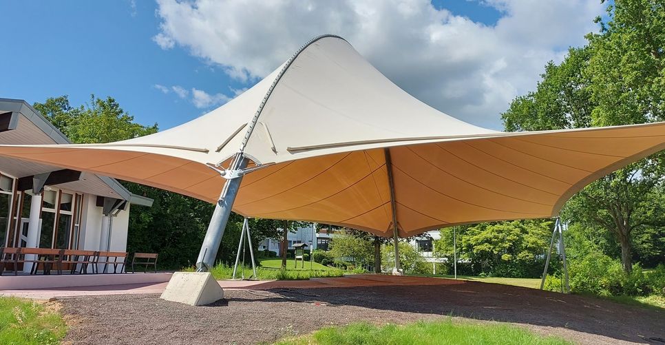Erinnert mit seiner Form ein bisschen an ein Ufo: Der neue Klimapavillon auf dem Kueser Plateau.