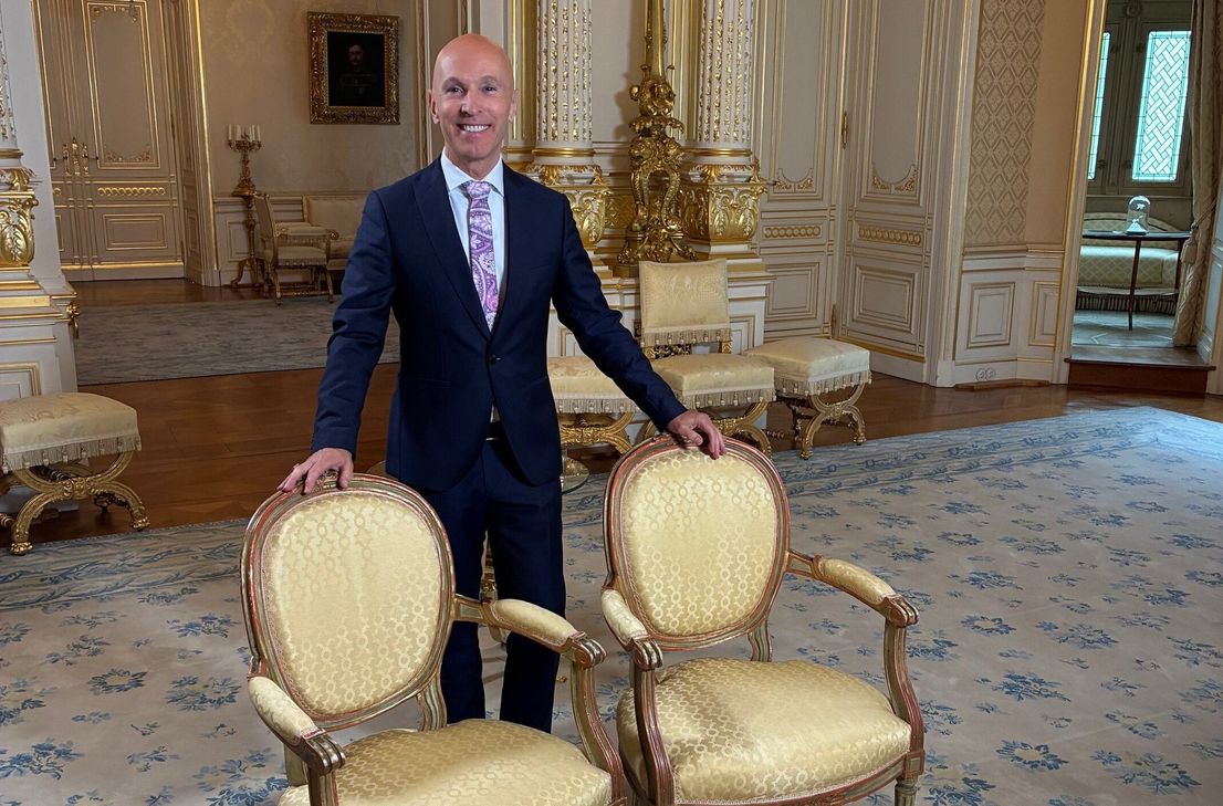 Bereit zum Empfang seiner royalen Gäste: Michael Begasse aus Trier berichtet seit rund 30 Jahren über die königlichen Hoheiten der Welt.