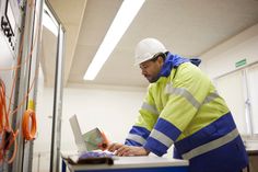 Einsatzkräfte sind auch an Wochenenden und Feiertagen sofort zur Stelle, um die Energieversorgung sicherzustellen