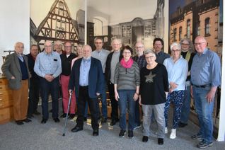 Ein Teil der »Plattschwetzer« beim zehnjährigen »Jubiläumstreffen« im Hunsrück-Museum. Mit dabei waren auch Hiltrud Ley (7.vr.) sowie Dr. Volker Keller (5.v.l.).