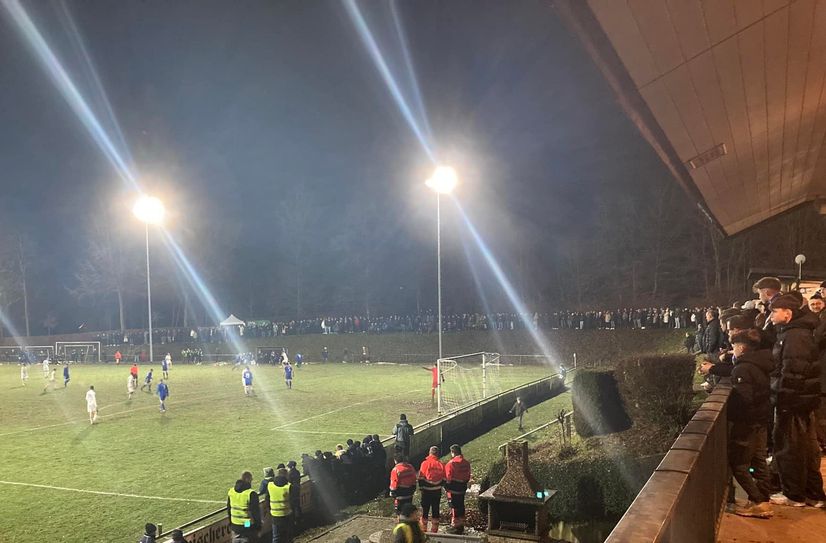 Vor herausragender Kulisse hat sich die Eicherscheider Germania gut verkauft und ist doch im Achtelfinale gegen Regionalligist 1. FC Düren ausgeschieden.
