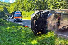 An dem Unfallfahrzeug entstand Totalschaden, die Fahrerin kam unverletzt davon.