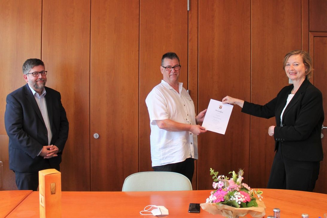 Thomas Esser wurde von Amtsgerichtsdirektorin Doris Linden zum Schiedsmann ernannt.