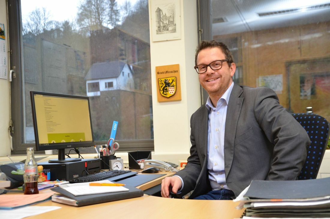 Micha Kreitz bietet seit zehn Jahren monatlich eine Bürgersprechstunde an. Und die Bürger des Monschauer Stadtgebiets vertrauen sich mit ihren kleinen Wehwehchen und großen Problemen an - unbürokratisch und überparteilich. Foto: T. Förster