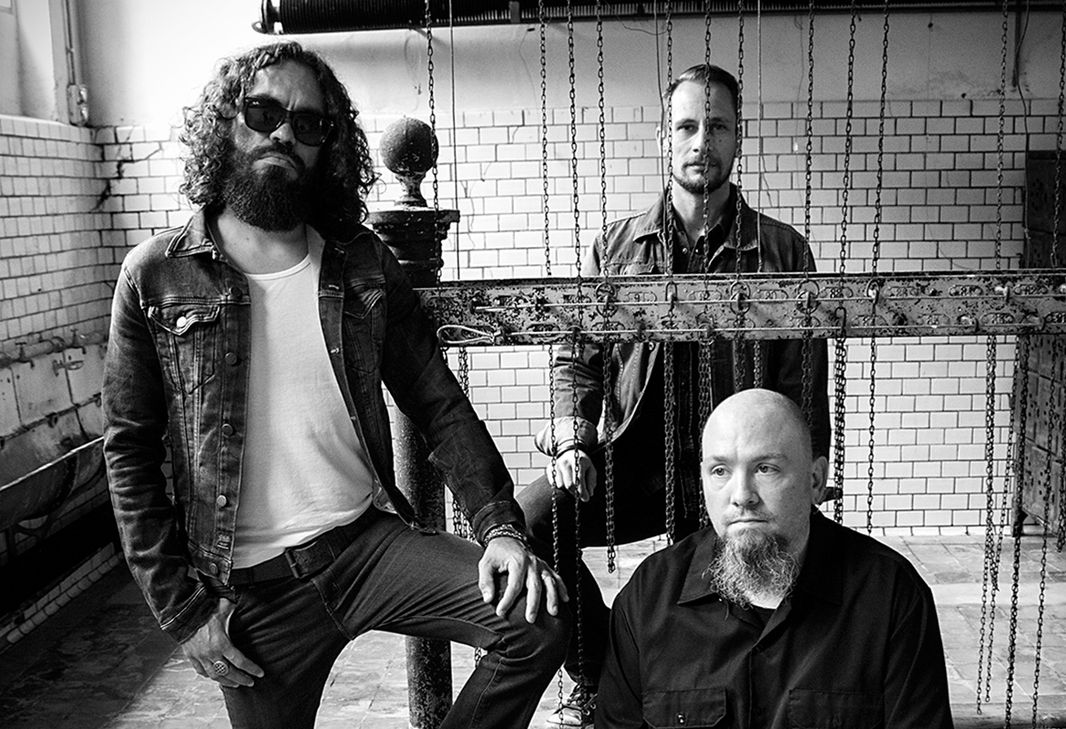 Die Fred Barreto Group - das sind (v. l.) Fred Barreto (Gitarre und Gesang), Daniel Fastro (Bass) und Michael Stein (Schlagzeug). (Foto: Rita Noël)