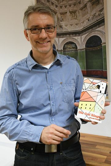 Sein aktuelles Werk heißt "Die drei Ringe". Fotos: Schmieder