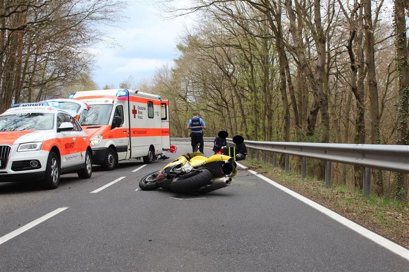Nach dem Unfall war die L 84 für rund eine Stunde gesperrt. Foto: Polizei