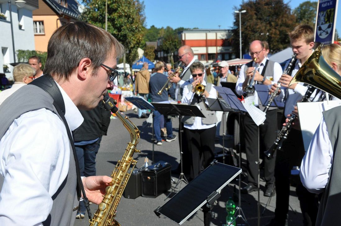 Die Musikkapelle Kall will während des Frühjahrsmarktes an verschiedenen Standorten in Kall aufspielen.