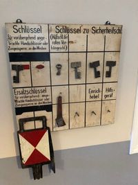 Mit vielen historischen Details rückt der Bahnhof Ahütte die Besucherinnen und Besucher ins Jahr 1973.