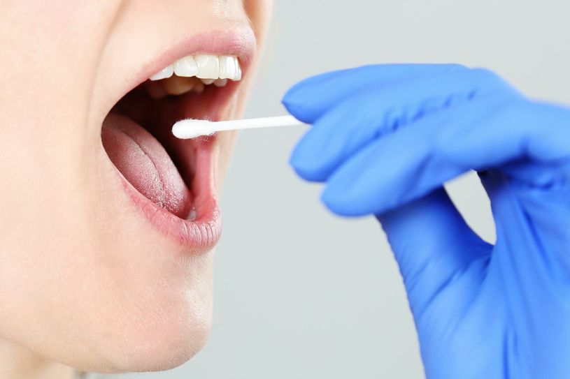 Über 10000 Schnelltests täglich vermeldet der Krisenstab in der Region - und die Nachfrage steige stetig. »Wenn man Anreize wie das Einkaufen mit Negativ-Test schafft, lassen sich auch mehr Menschen testen«, glaube Hausarzt Sven Teusen. Foto: Adobe Stock.com