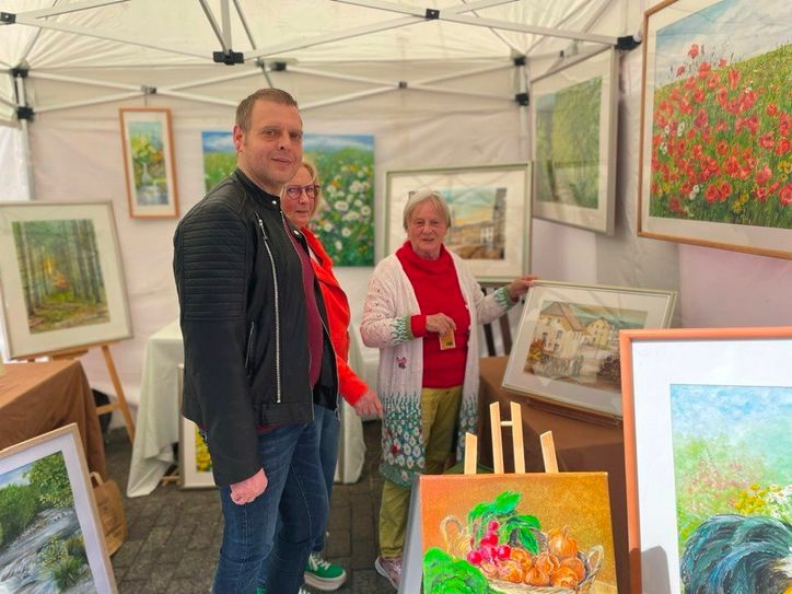 Die Züscher Künstlerin Ursula Stimmler war auch mit einem Stand in der Fußgängerzone dabei.