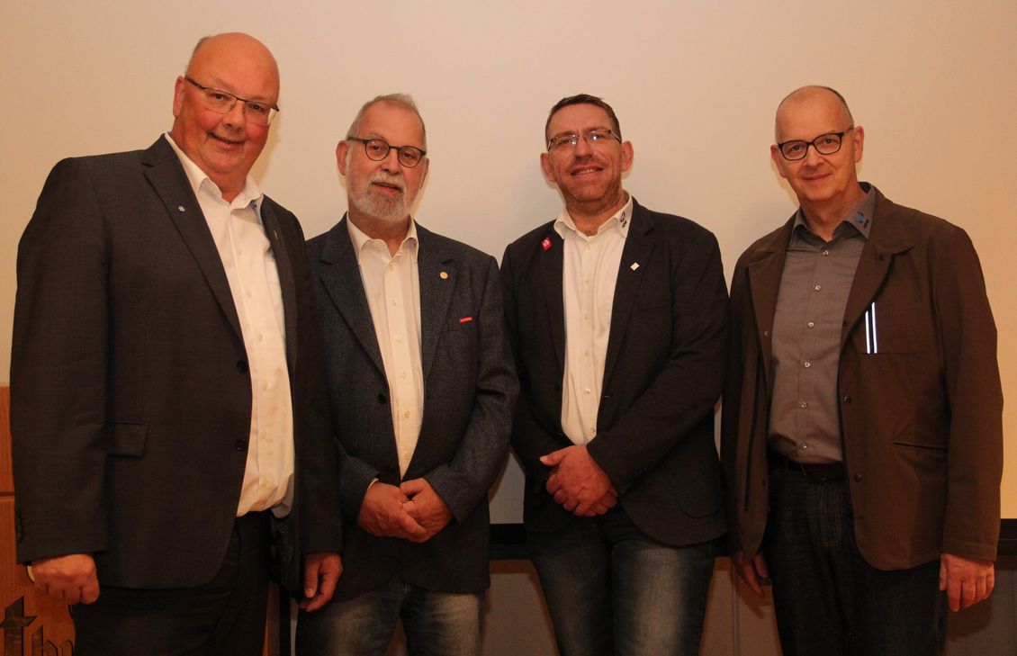 Das Präsidium der Kreishandwerkerschaft MEHR: (v.li) Geschäftsführer Dirk Kleis, Vorsitzender Kreishandwerksmeister Raimund Licht, Stellvertretender Geschäftsführer Christian Weirich, Kreishandwerksmeister Herman Waldorf. Kreishandwerksmeister Harald Schmitz fehlt auf dem Bild.