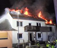 Großeinsatz der Wehren beim Gebäudebrand in Spabrücken.