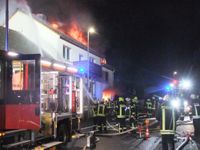 Großeinsatz der Wehren beim Gebäudebrand in Spabrücken.