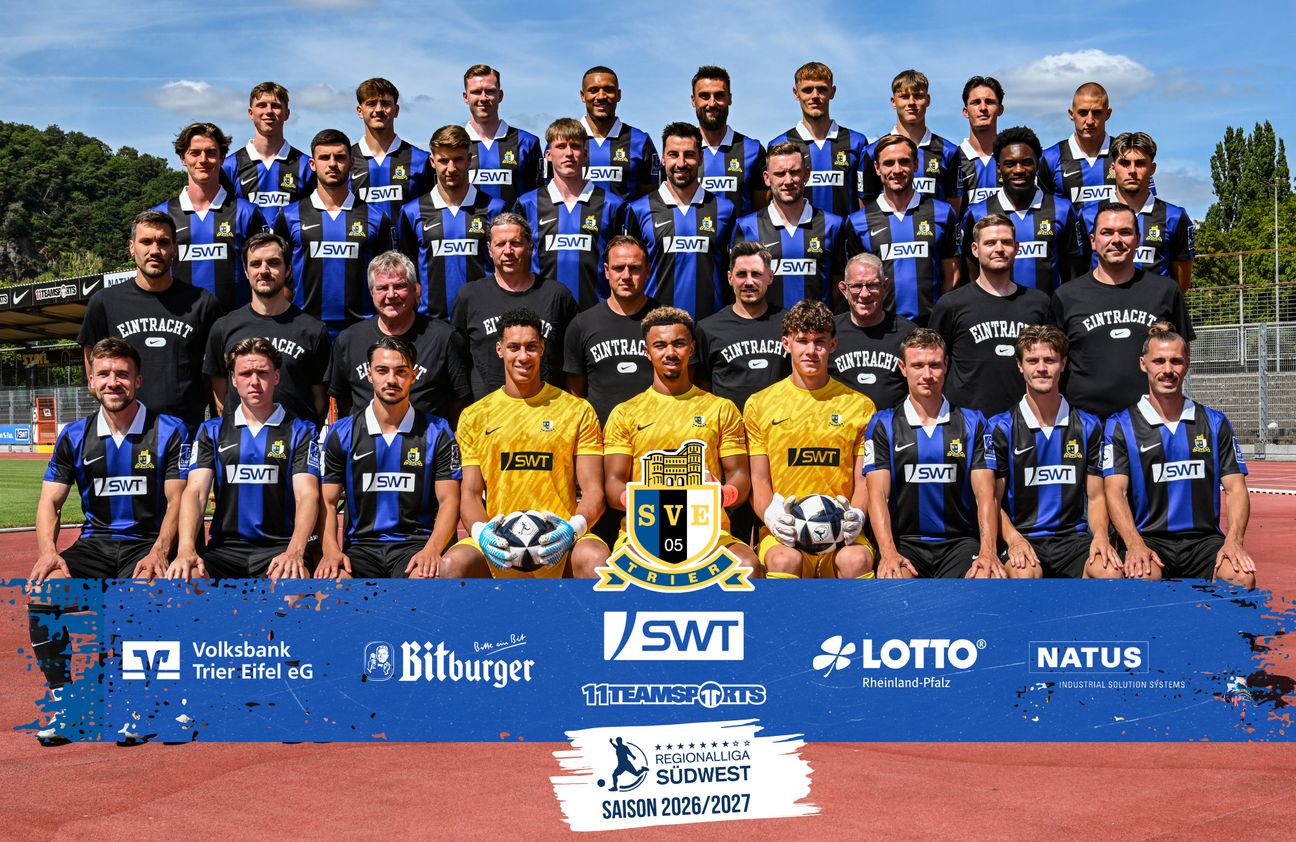 Junges Team, große Aufgaben: Das offizielle Mannschaftsfoto von Eintracht Trier zur Saison 2026/27 in der Regionalliga Südwest.