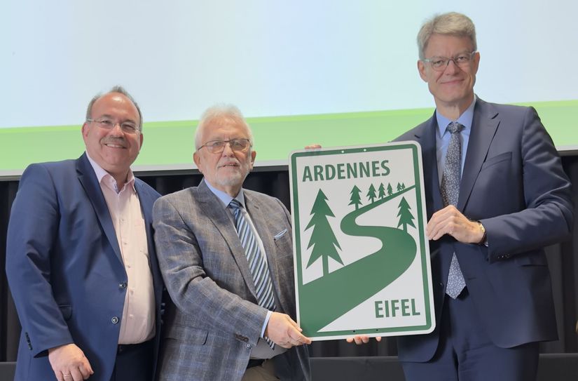 V.l.: Hauptvorsitzender des Eifelvereins Ralf Nolten, Präsident der Europäischen Vereinigung für Eifel und Ardennen (EVEA) Franz Bittner, Bundesminister Patrick Schnieder