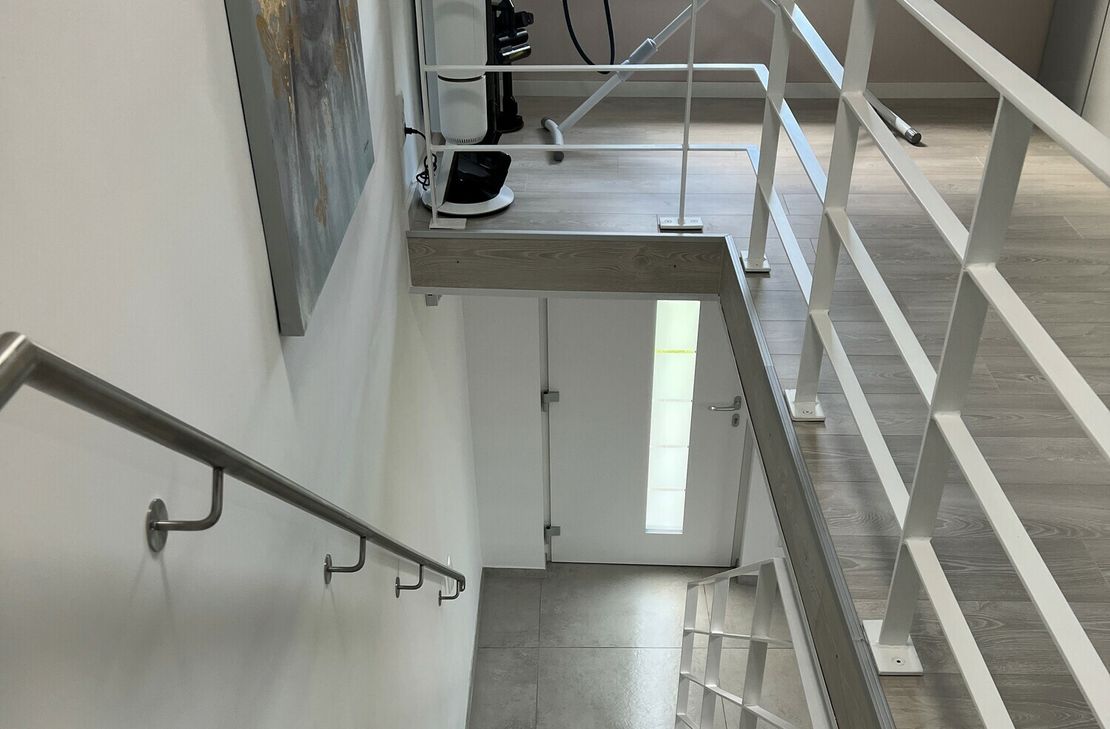 Die breite, sichere Treppe war ein wichtiger Faktor im neuen Haus der Familie Trapp.