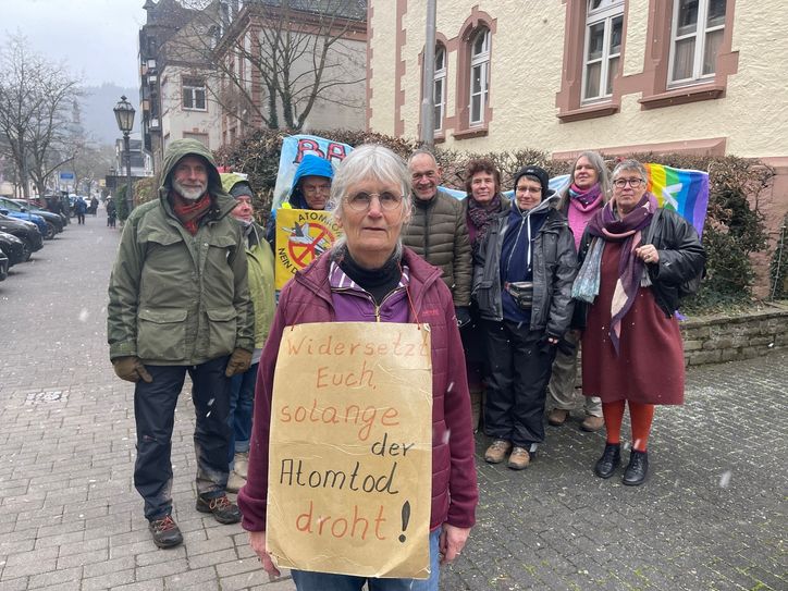 Ria Makein kämpft seit Jahren gegen Atomwaffen. In Büchel wurde sie bereits mehrfach festgenommen und beim Amtsgericht Cochem verurteilt. Vergangene Woche erneut. Foto: Zender
