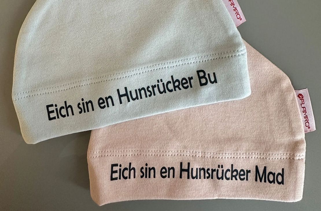 Rund 800 modische Knotenmützchen wurden an die Neugeborenenstation gespendet.