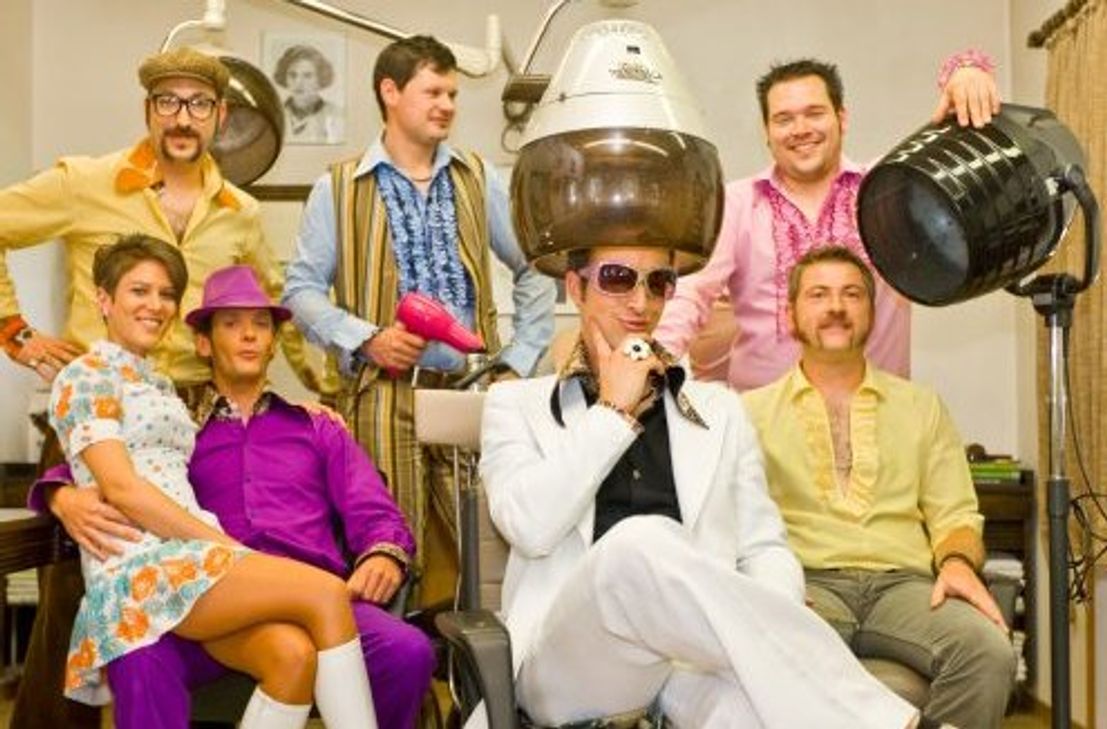 Endorphin für Alle!: „Die Gerd-Blume-Show“ mit Entertainer Gerd Blume und seinem grandiosen Ensemble d’Amour sorgt am Samstag für einen pompösen Schlager- und Tanzabend.