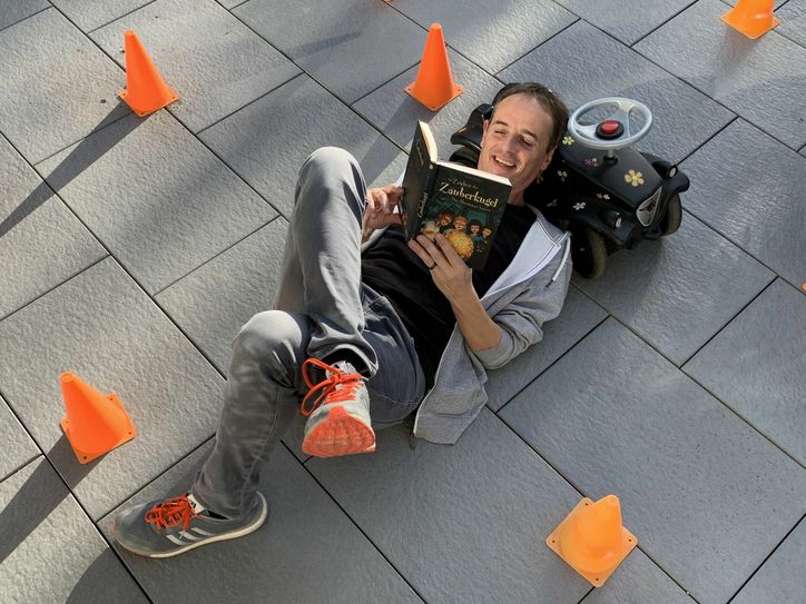 Der Lehmener Stefan Gemmel will am 9. Juli in seiner Geburtsstadt Morbach einen neuen Lese-Weltrekord aufstellen.