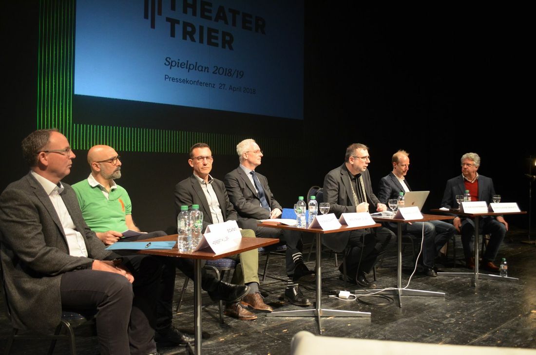 (v. l. n. r.) Herbert Müller, Roberto Scafati, Thomas Schmitt, Wolfram Leibe, Manfred Langner, Jochem Hochstenbach und Jean-Claude Berutti stellen das neue Programm vor. Foto: Urban