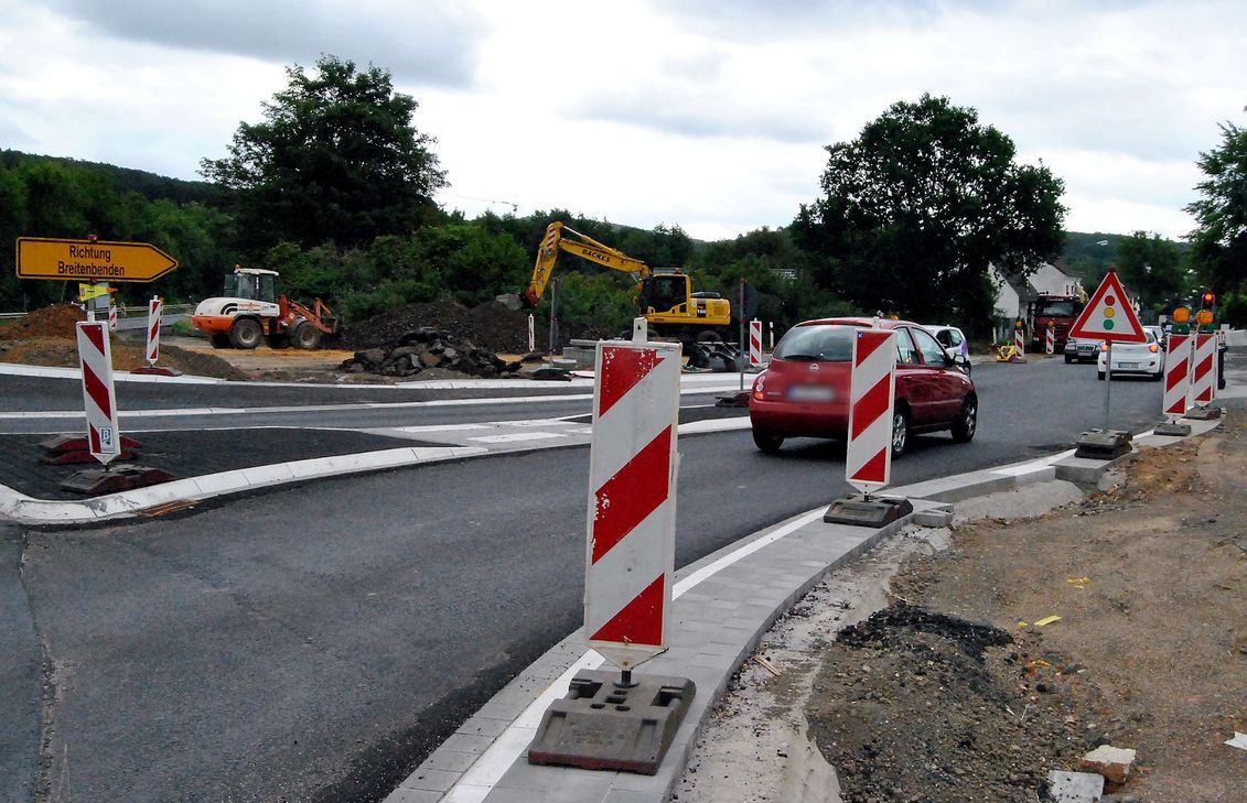 Die Mechernicher Straße in Breitenbenden wird wegen Asphaltierungsarbeiten gesperrt. Foto: Renate Hotse/pp/Agentur ProfiPress
