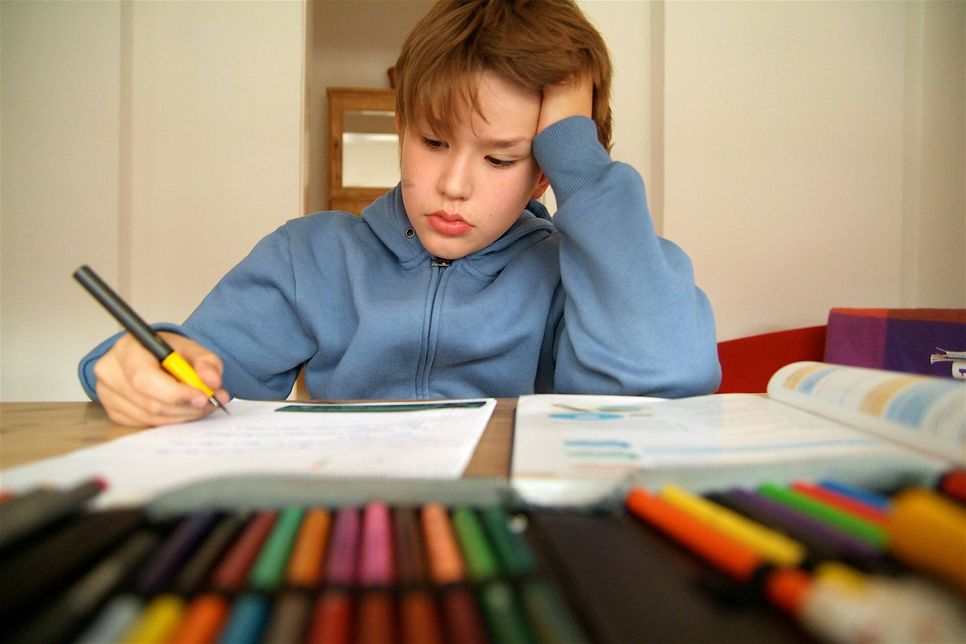 Unterricht isoliert zu Hause: für viele Kinder nach den "Osterferien" wieder trauriger Alltag. Foto: Imago/Archiv