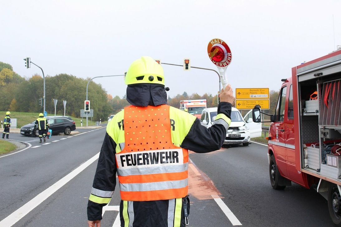 Nach dem Frontalzusammenstoß war der Zubringer zur B41 bei Winzenheim für rund anderthalb Stunden gesperrt.