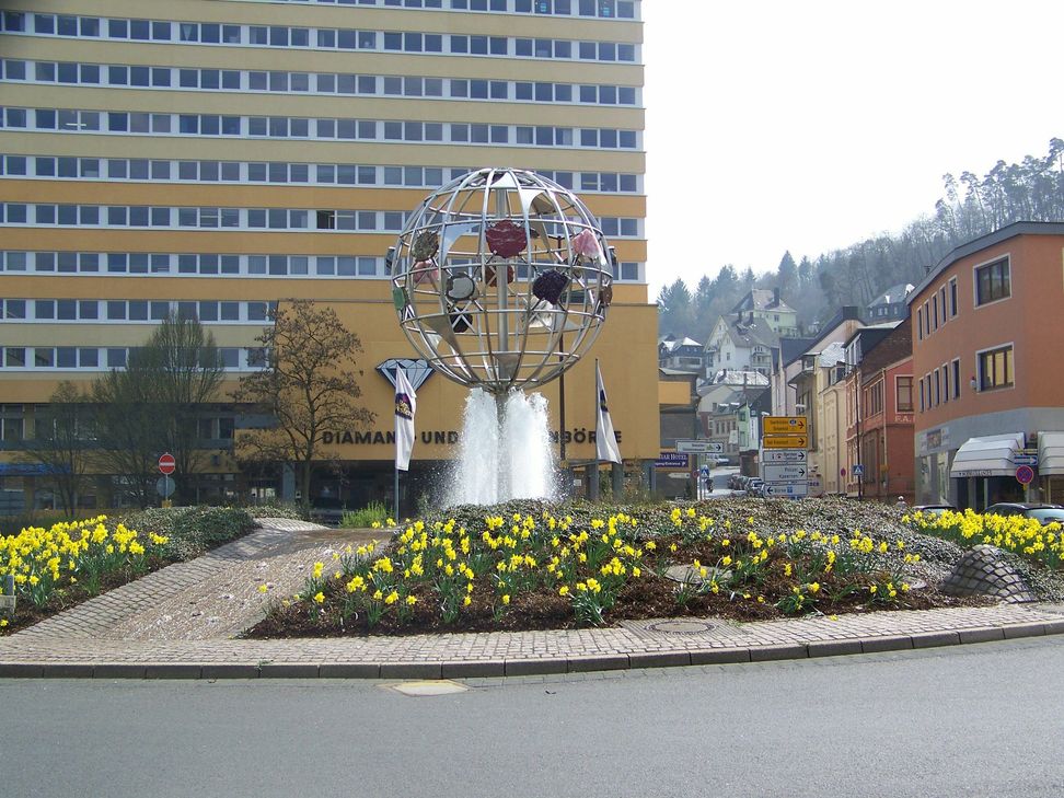 Wird voll gesperrt: Der Edelsteinkreisel an der Idarer Börse. Foto: Klaus Desinger