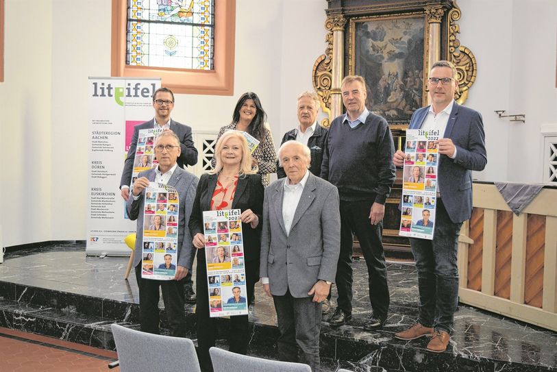 Stellten Gemeinsam das Lit.Eifel-Programm vor (v.li.):  Der Lit.Eifel-Vorstand mit Micha Kreitz, Peter Cremer (stellvertretender Vorsitzender), Margareta Ritter (Vorsitzende), Claudia Hoffmann, Frank Günter Zehnder, Joachim Starke, Wilfried Pracht (Geschäftsführer) und Nettersheims Bürgermeister  Norbert Crump.