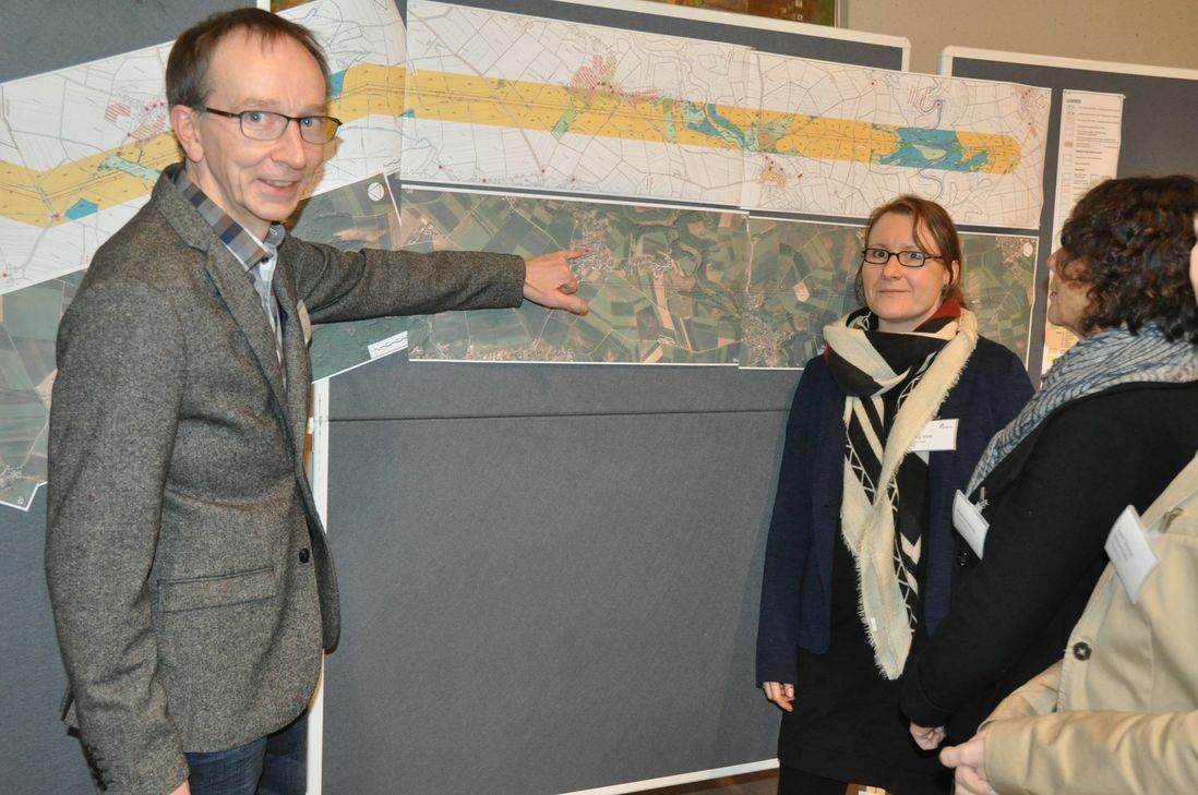 Experten von Amprion erklärten in Forst noch einmal die geplante Trassenführung der Höchstspannungsleitung.