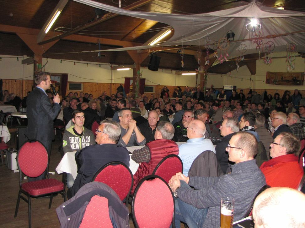 Geschickt leitete Nideggens Bürgermeister Marco Schmunkamp die teils leidenschaftlich geführte Diskussion. Die Schmidter stellten klar: Wir wollen den Kletterpark nicht!